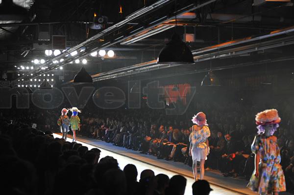 Visuel Défilé john Galliano - Prêt à porter Printemps-Eté 2009