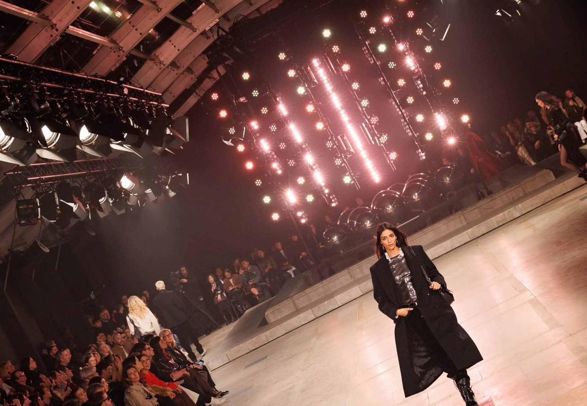 Alternative text - Défilé Isabel Marant mars 2025